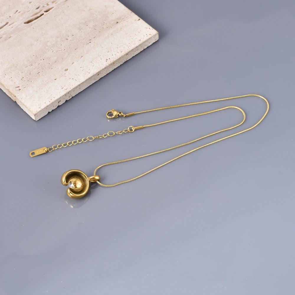 PearlNest Necklace