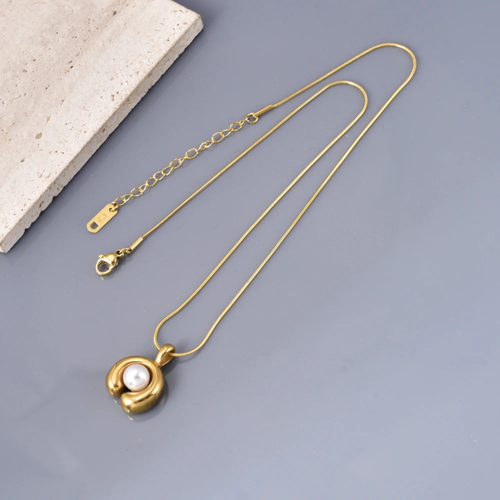 PearlNest Necklace