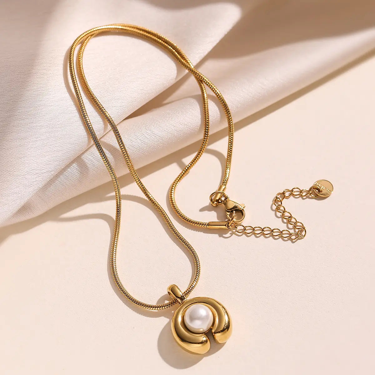 PearlNest Necklace