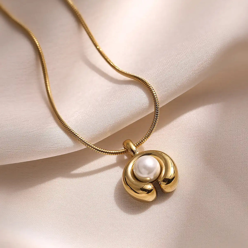 PearlNest Necklace