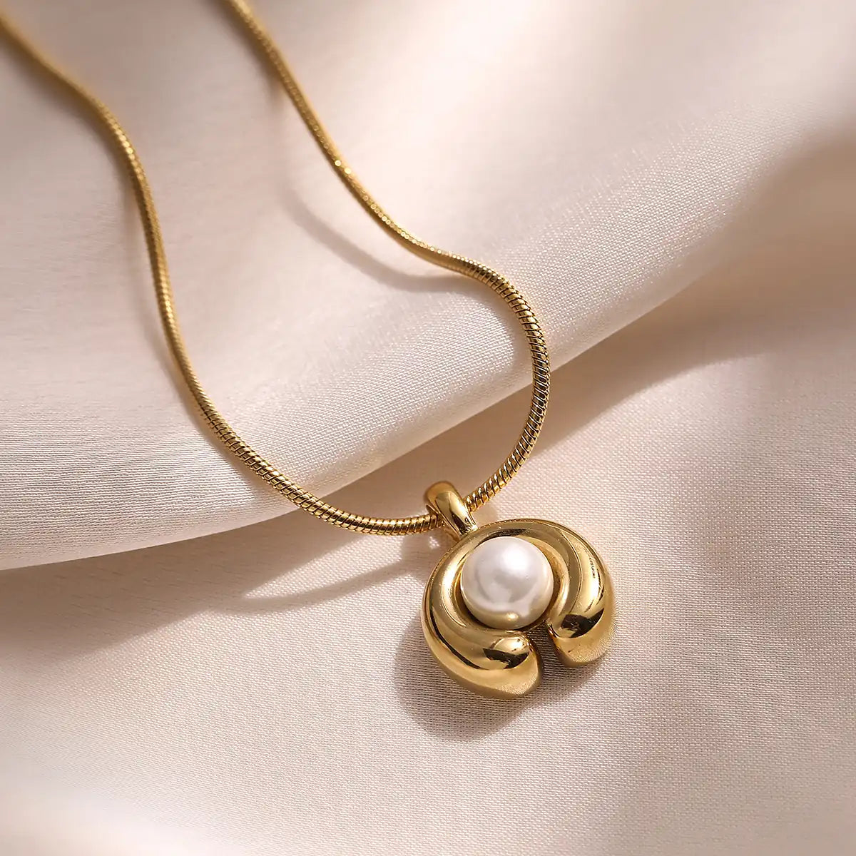 PearlNest Necklace