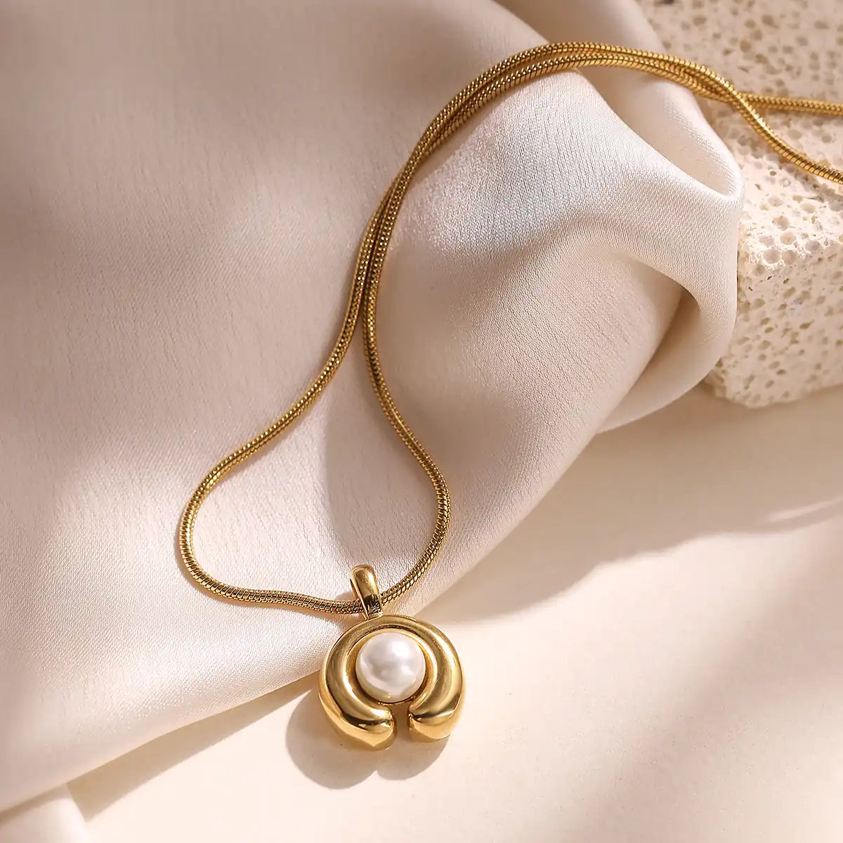 PearlNest Necklace
