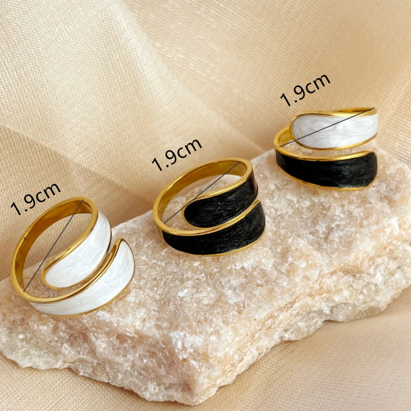 Retro Enamel Ring (Black&White)