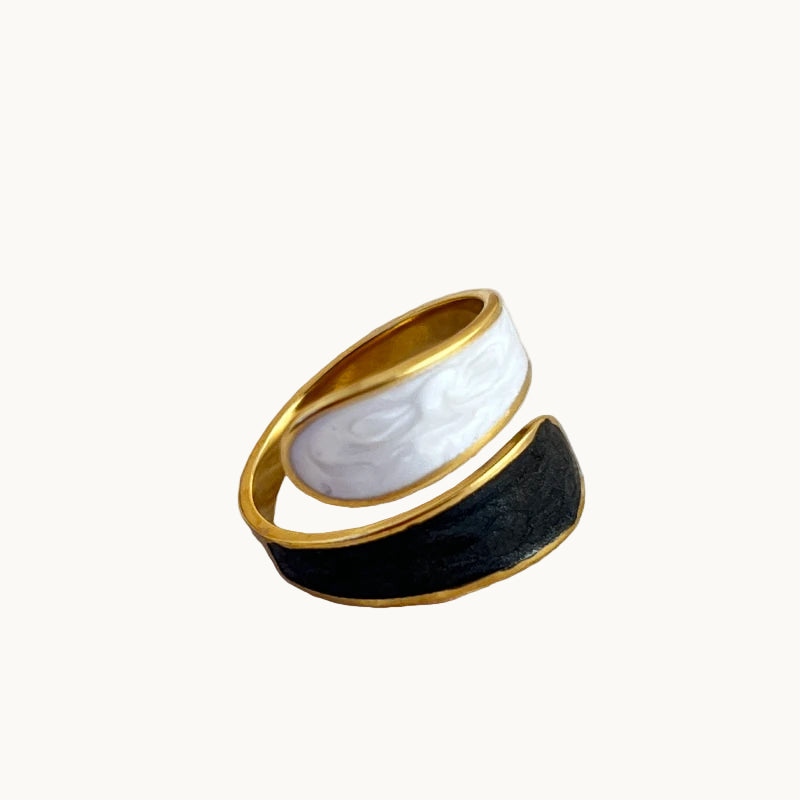 Retro Enamel Ring (Black&White)