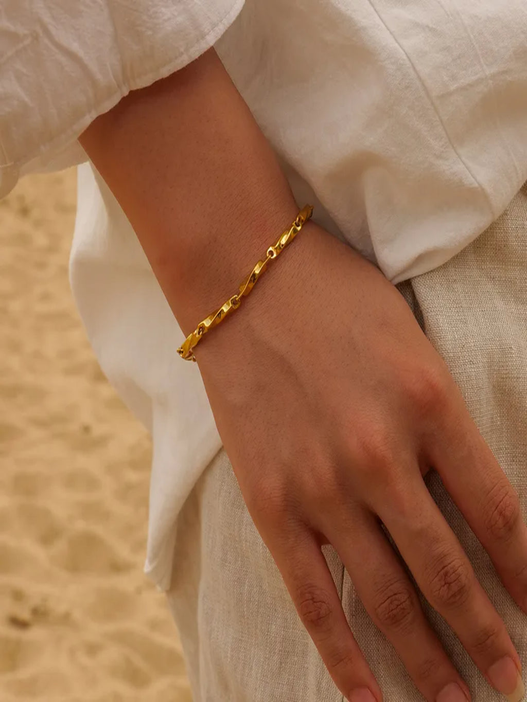 Simple Twisted Bracelet - XtraSleek