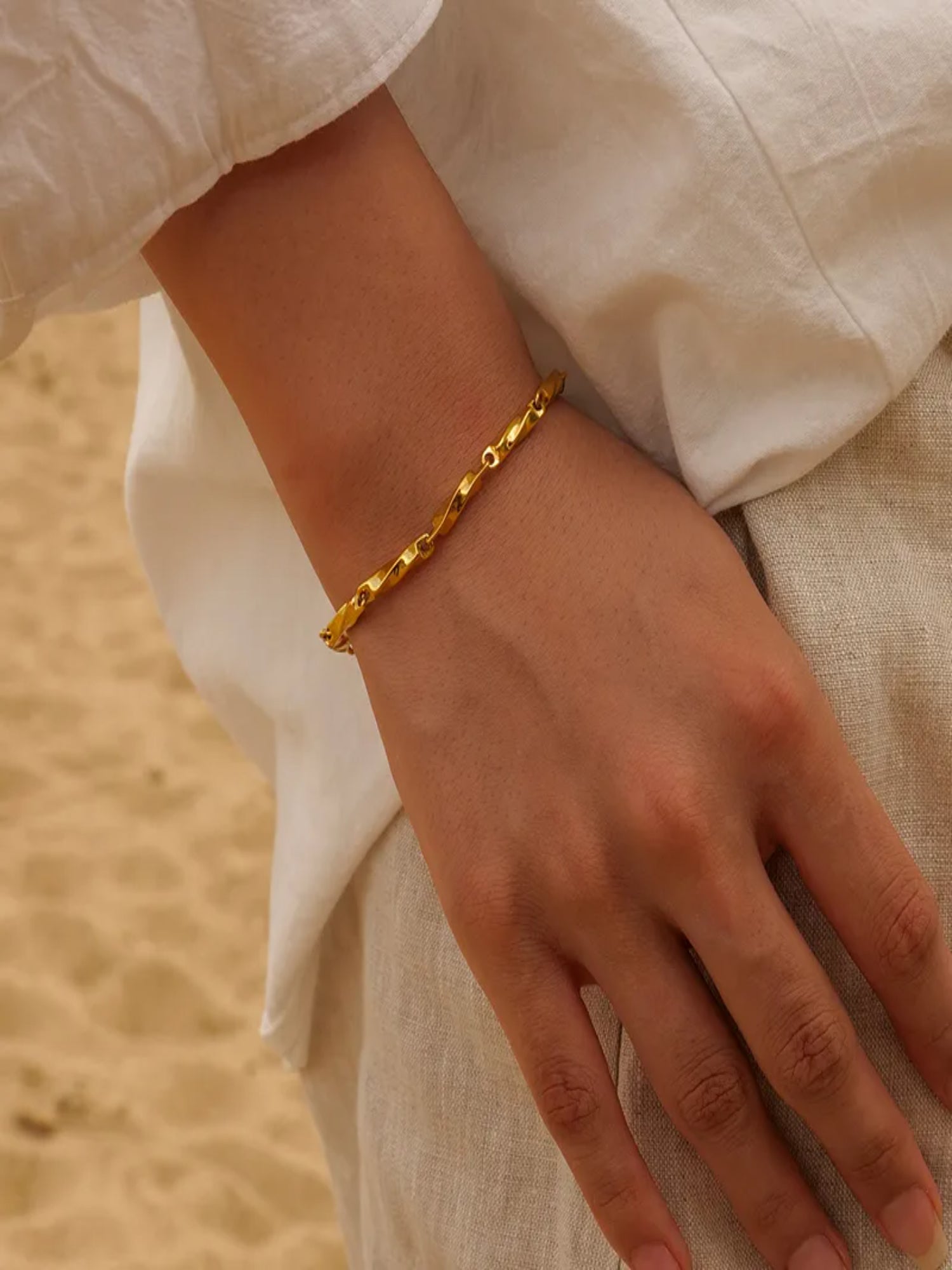 Simple Twisted Bracelet - XtraSleek