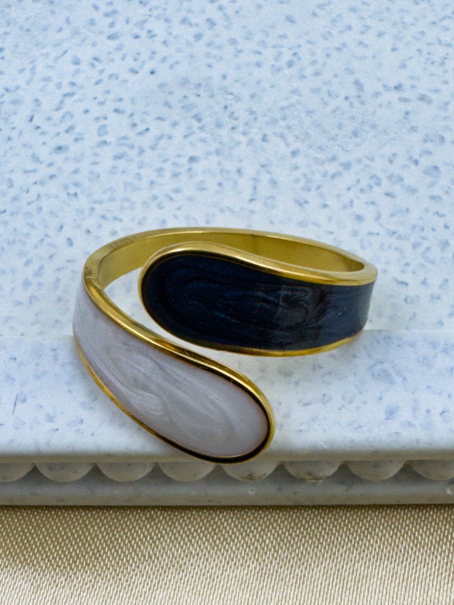Retro Enamel Solid Black&White Ring - XtraSleek