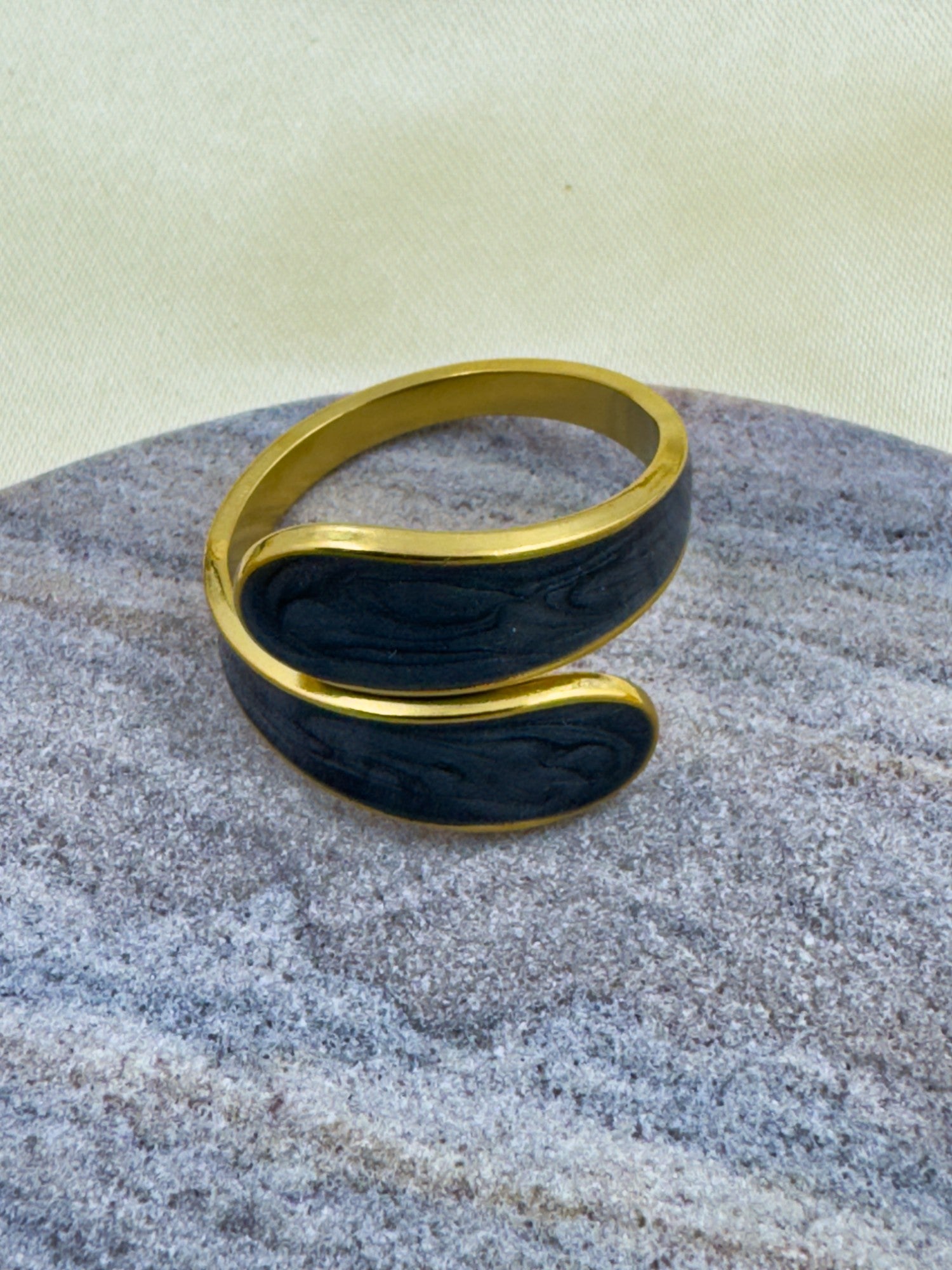 Retro Enamel Solid Black Ring - XtraSleek