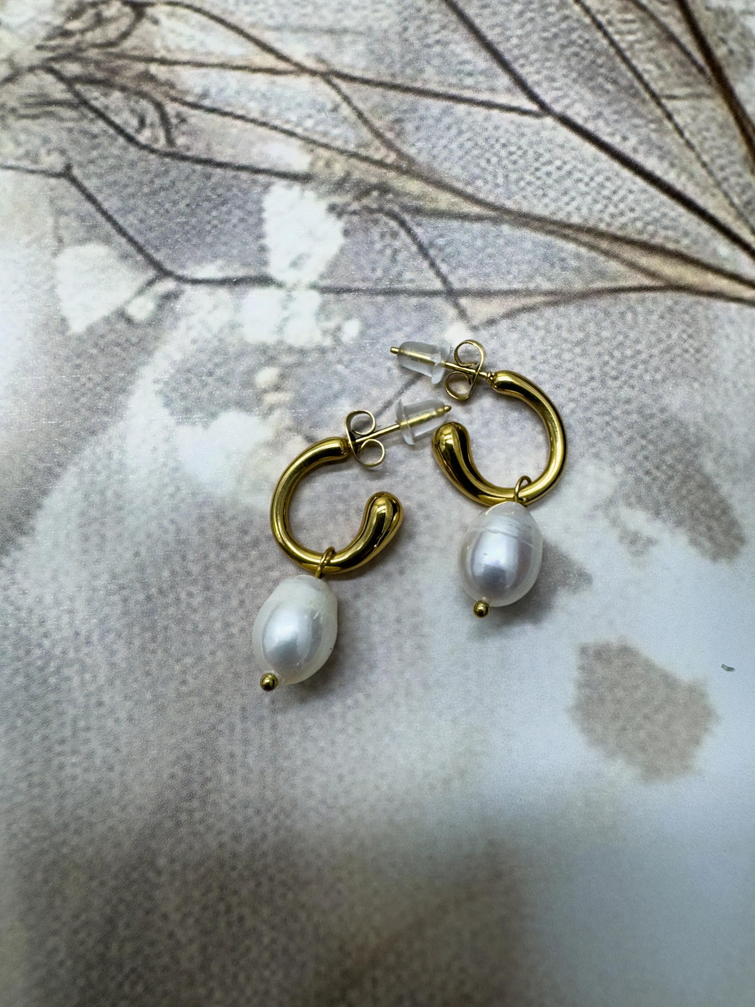 Classic Half Broken Ring Freshwater Pearl Pendant Earrings - XtraSleek