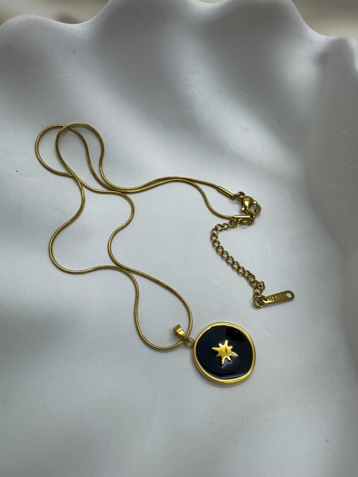 Noir Star Necklace - XtraSleek