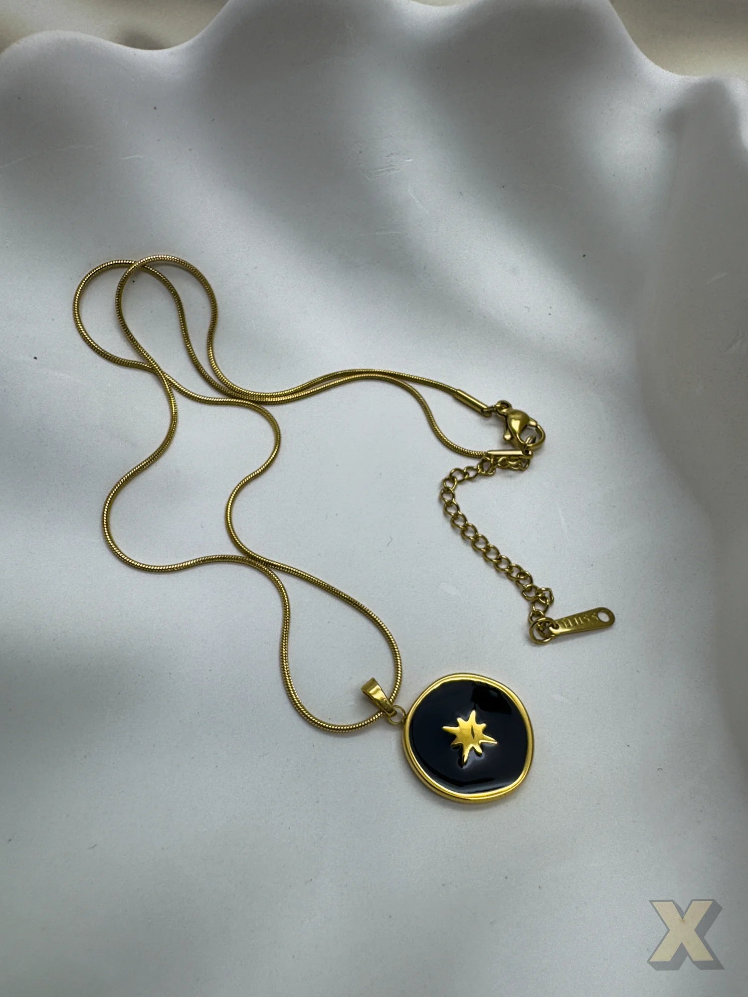 Noir Star Necklace - XtraSleek